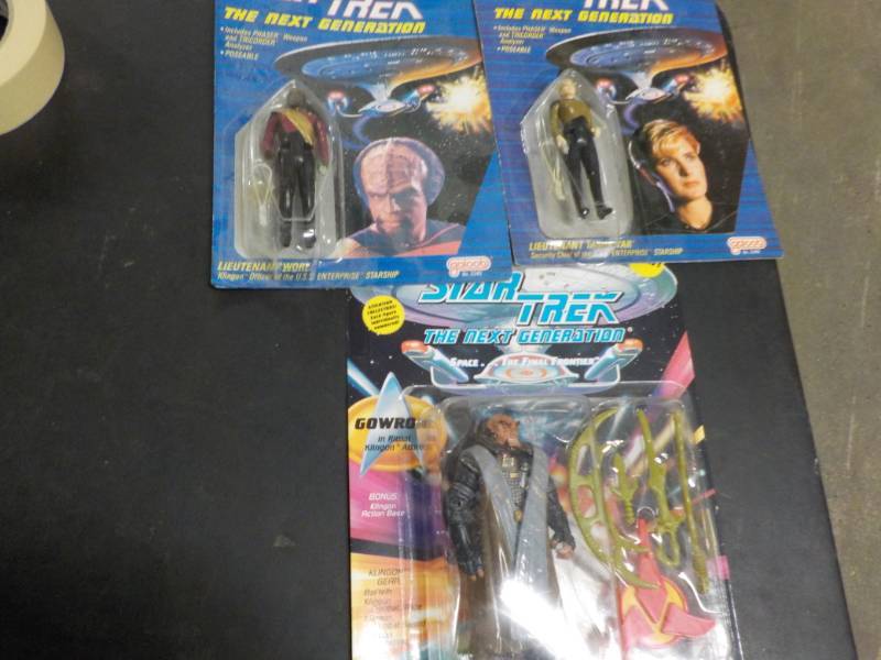 lot 25 image: Star Trek new in package set of 3...