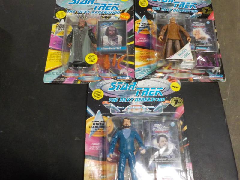 lot 26 image: Star Trek new in package set of 3...