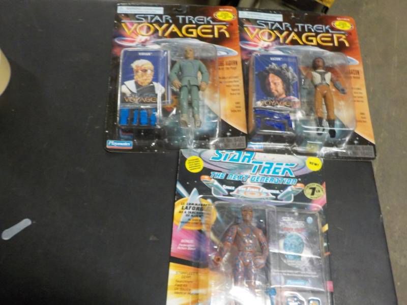 lot 27 image: Star Trek new in package set of 3...