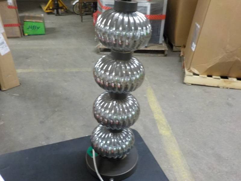 lot 46 image: Lamp...