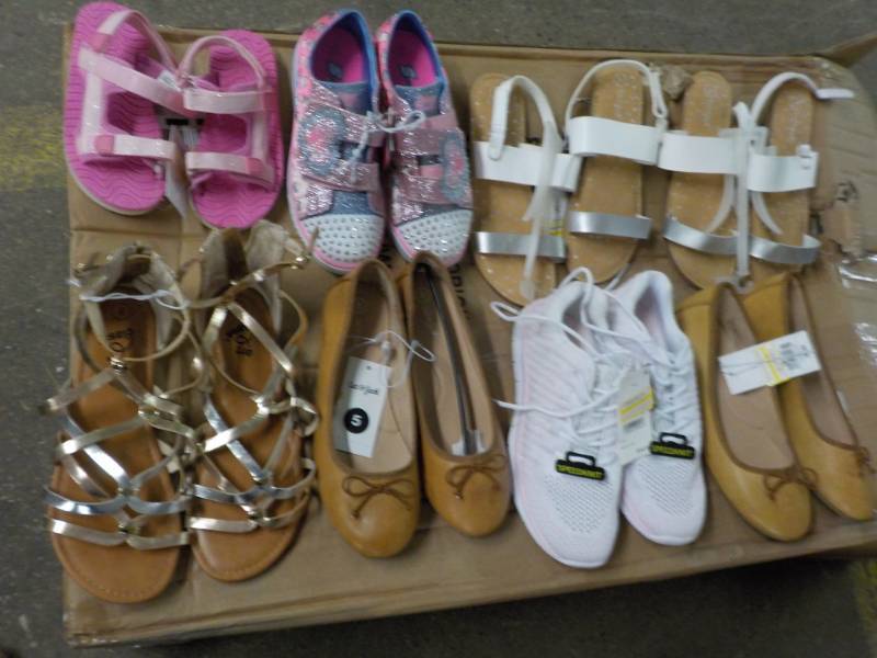 lot 49 image: 11 pair of new girls and womens sh...