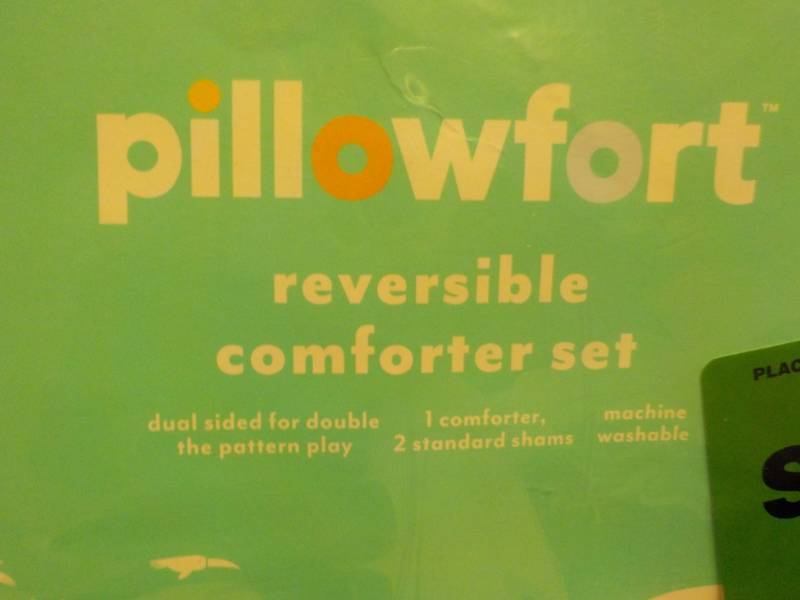 lot 56 image: Pillow Fort FullQueen Reversible C...
