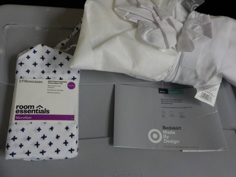 lot 72 image: Queen Size White Bed skirt and 2 pi...