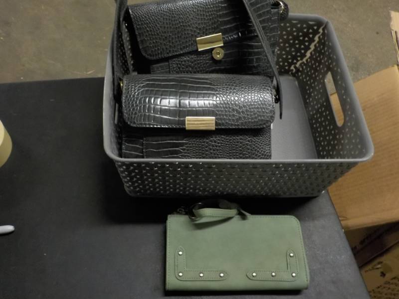 lot 85 image: 2 Purses and a wallet...