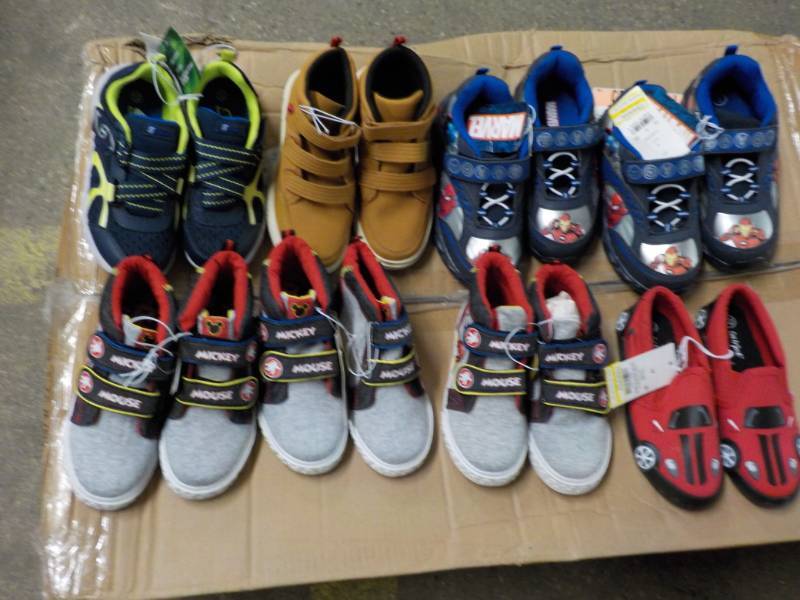 lot 89 image: Size 11, 12 and 1 boys shoes- 9 pai...