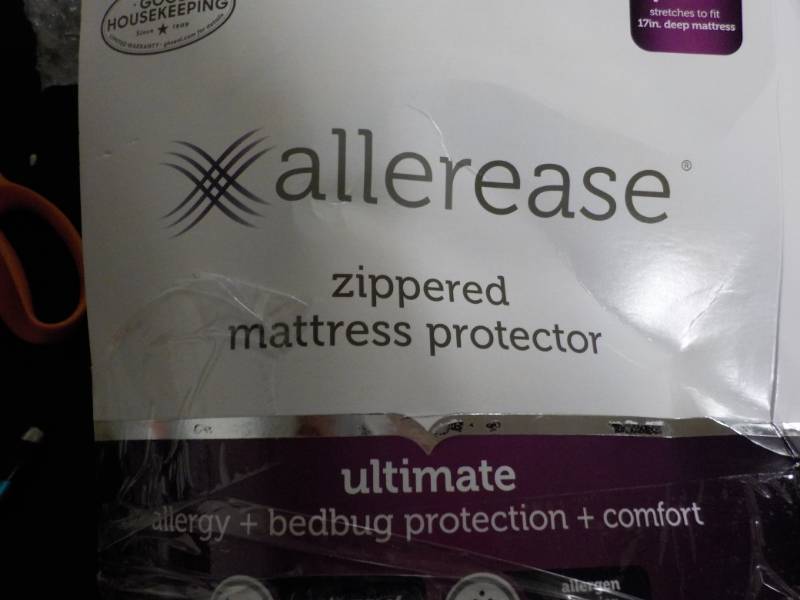 lot 105 image: Allerease Queen Size Zippered Mattr...