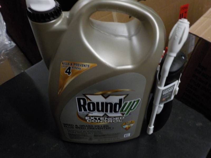 lot 113 image: 1.1 gallon Round Up Extended Contro...