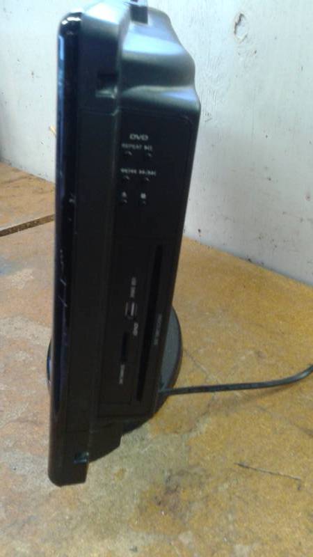 lot 20 image: GPX 20 TV With Built In DVD Player, Works, No Remote