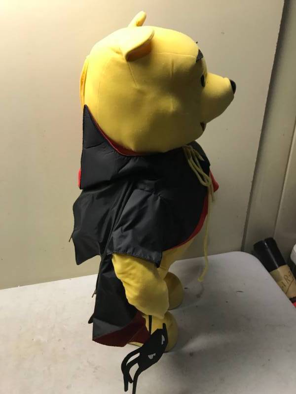 lot 33 image: Animated Winnie The Pooh, Figure, Needs New Batteries