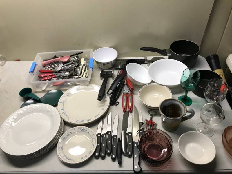 lot 34 image: Large Lot Of Kitchenware, Corelle Plates, Chicago Cutlery