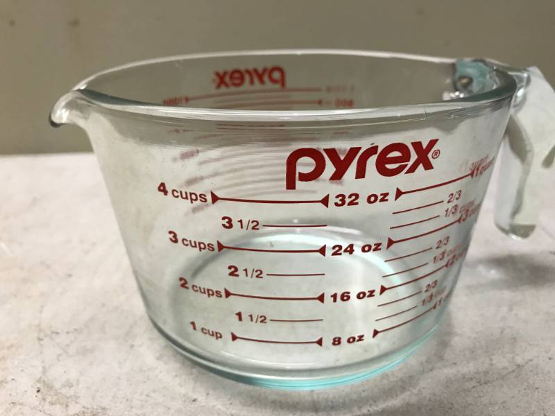 lot 37 image: Vintage Pyrex 4 Cup Measuring Cup