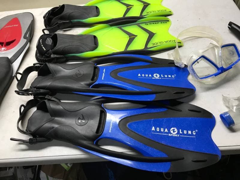 lot 45 image: Lot Of Diving Flipper, Aqua Lung Snorkel Set