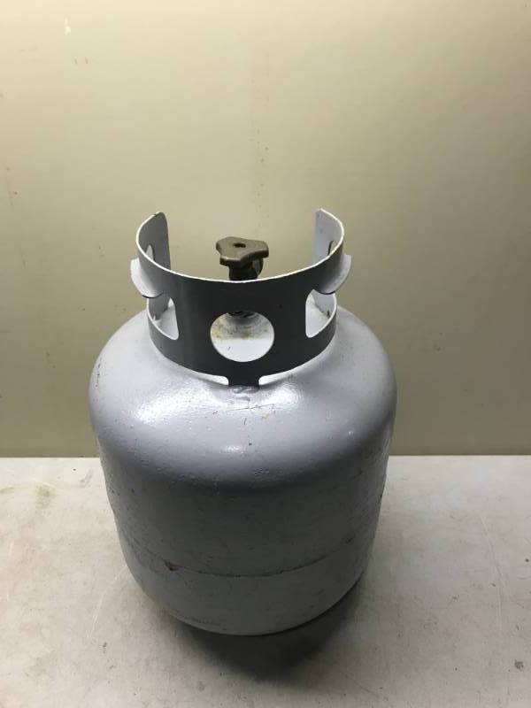 lot 28 image: 20 Pound Propane Tank