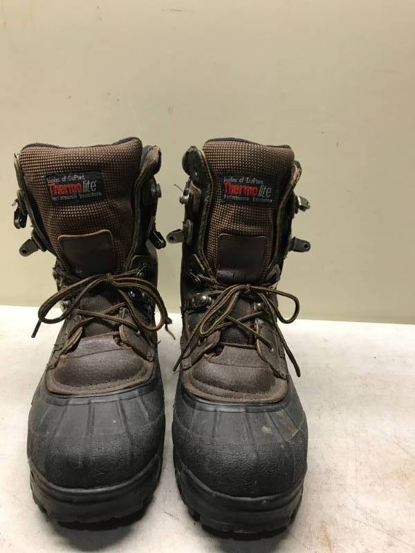 lot 67 image: Pair Of Mens Leather Snow Boots, Used, Show Wear, Size 9