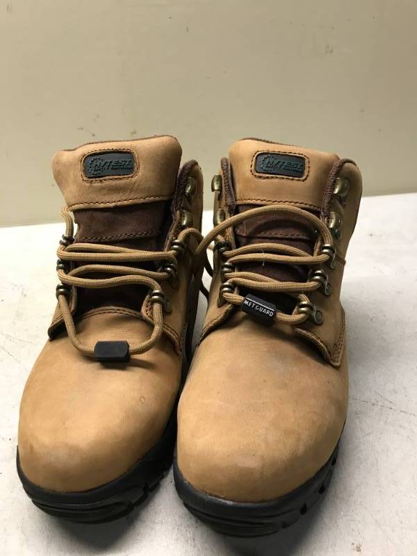 lot 68 image: Pair Of Hytest Safety Foot Wear Steel Toe Boots, Used, Some Wear, Size 6