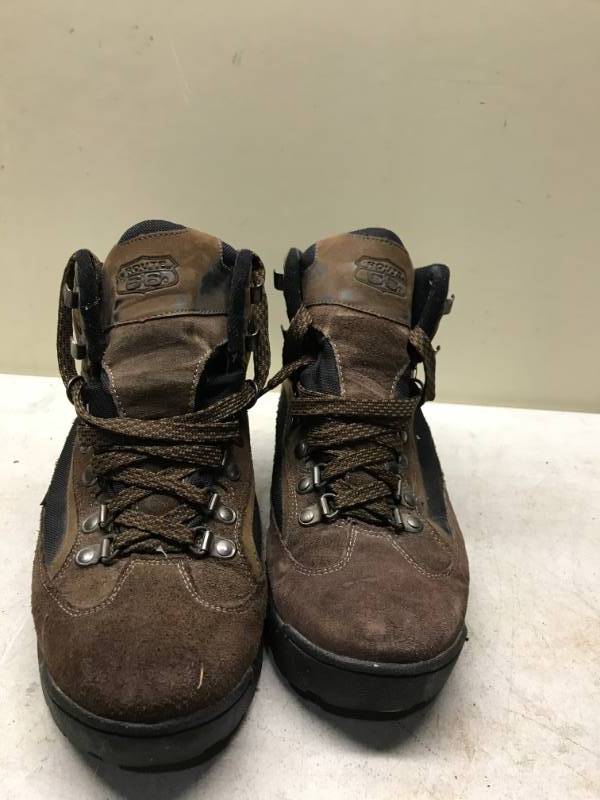 lot 71 image: Route 66 Leather Winter Boots, Size 8.5