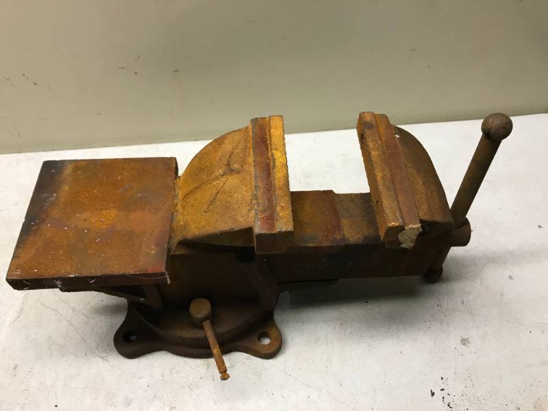 lot 73 image: Large Steel Vise, Rusted Does Not Close