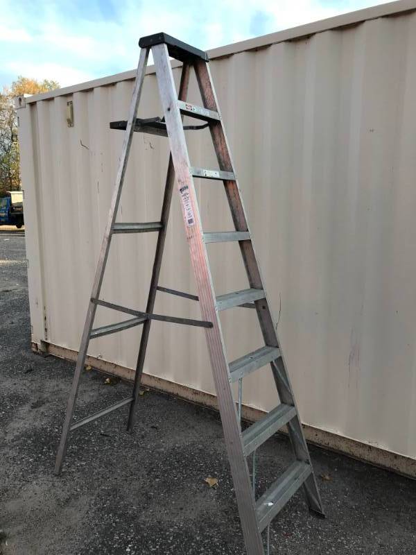 lot 4 image: Keller 8 Aluminum Folding Ladder