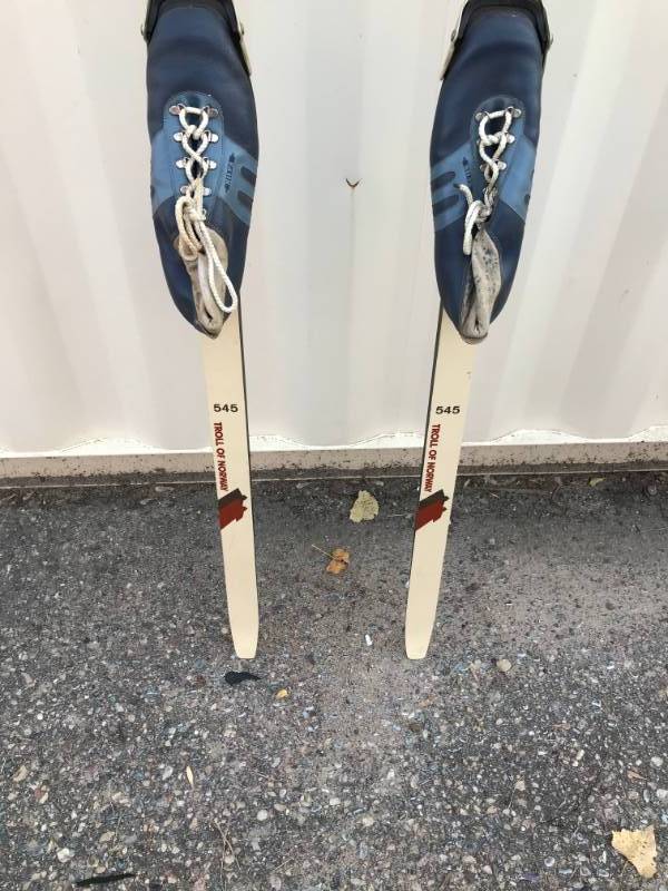 lot 7 image: Vintage Nor Mark Troll Of Norway Cross Country Skis, Used, Some Wear