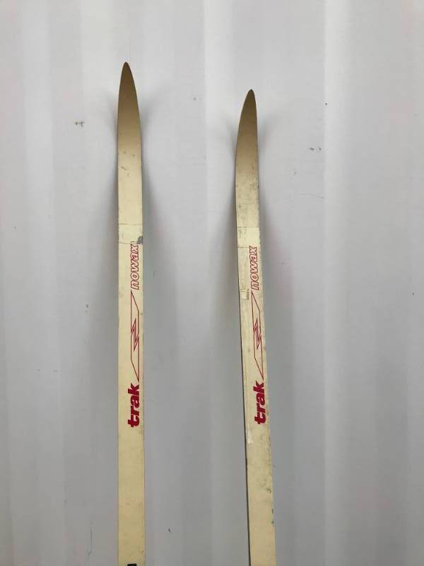 lot 8 image: Trax Nowax Cross Country Skis, Used, Show Wear
