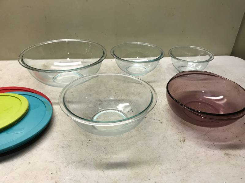 lot 77 image: Lot Of Large Pyrex Mixing Bowls. Two Missing Covers