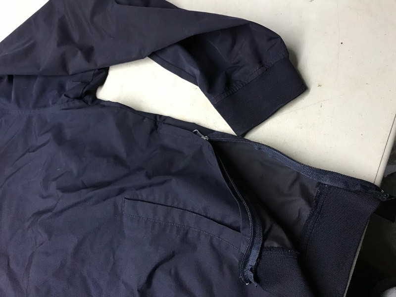 lot 85 image: Chicago Bears NFL Pullover Jacket, Size XL