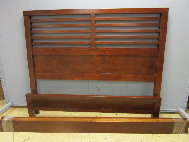 lot 121 image: QUEEN SIZE MISSION-STYLE BED
