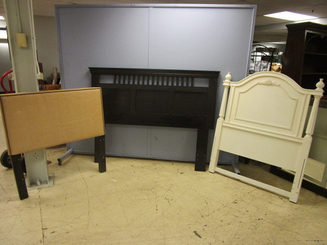lot 124 image: HEADBOARD BONANZA