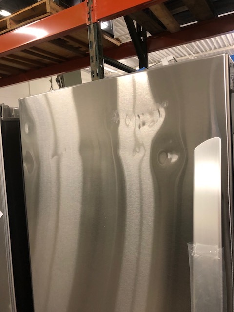 lot 4 image: LG Refrigerator