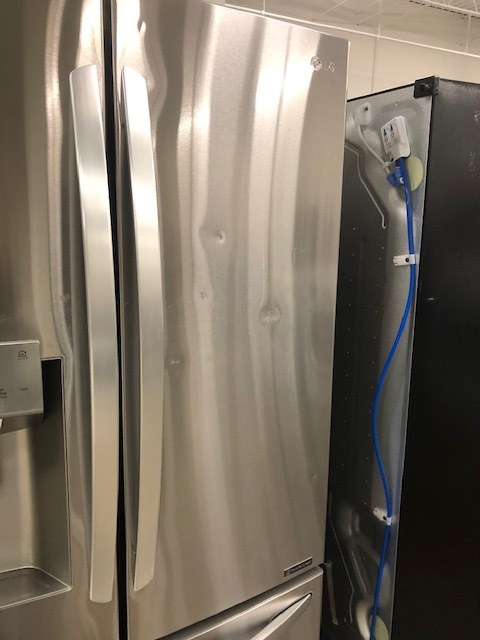 lot 7 image: LG Refrigerator