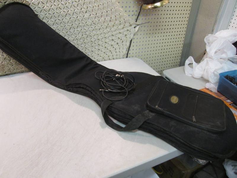 lot 12 image: Fender Electric Bass Guitar Case wi...