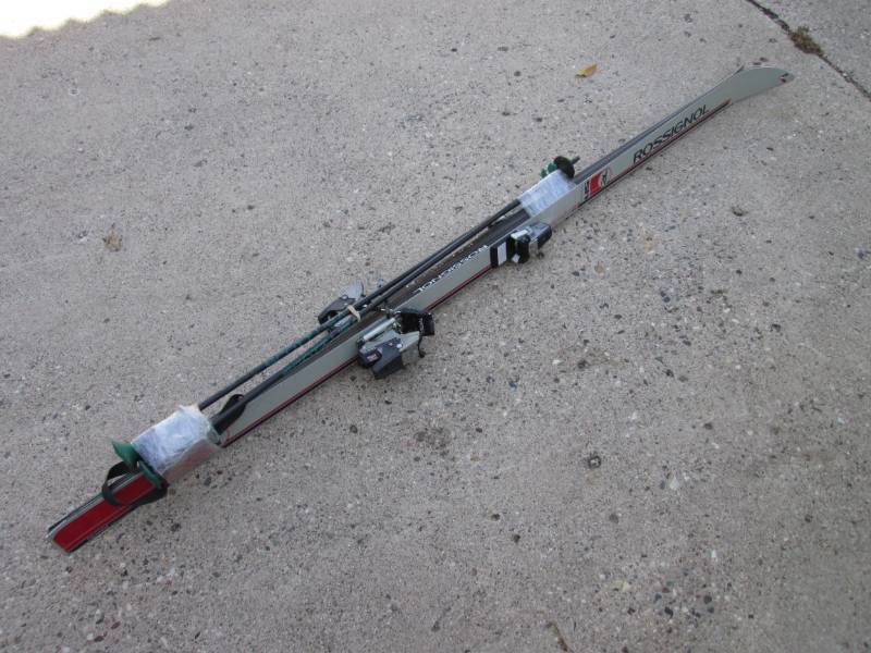 lot 16 image: Pair of Rossignol Equipe SM Competi...