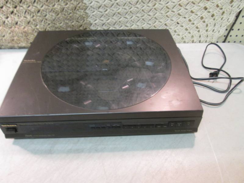 lot 24 image: Technics SL-PC10 5 CD Changer Playe...