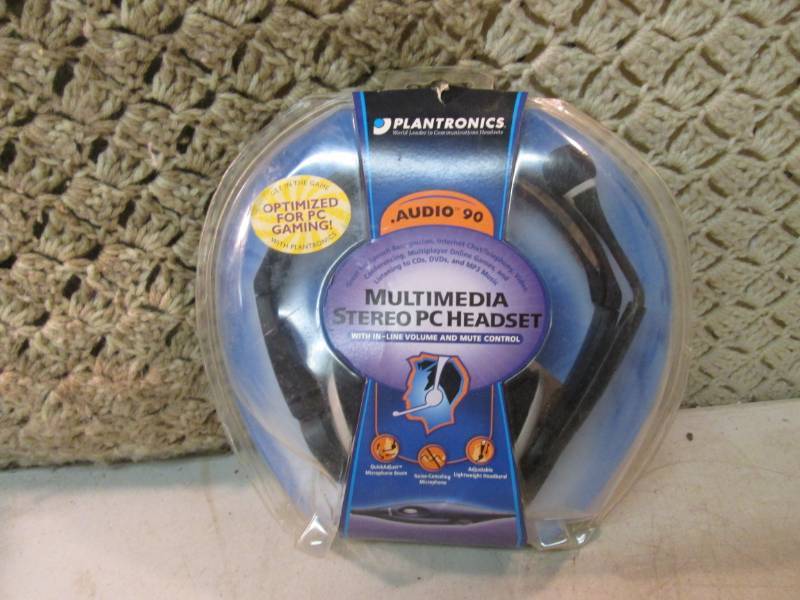 lot 27 image: Plantronics Multimedia Stereo PC He...