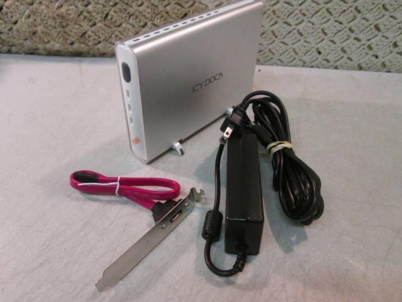 lot 29 image: Icy Dock 550 GB HDD with SataHeader...