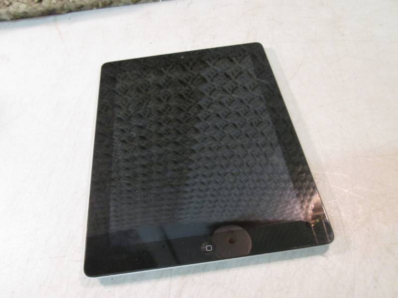 lot 34 image: Apple iPad 2 16 GB No Charger  RM3...