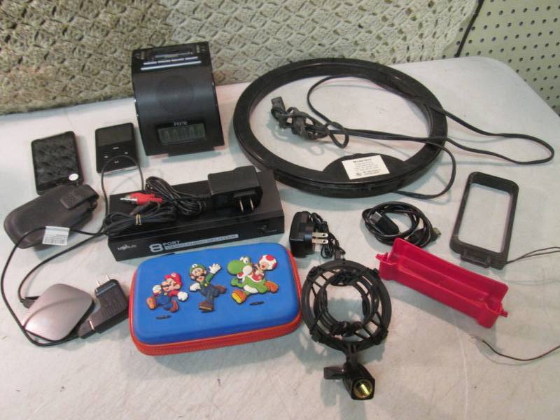 lot 36 image: Lot of Misc Electronics Etc  RM3...