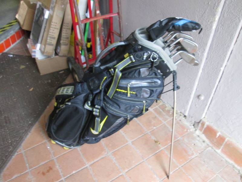 lot 49 image: Nike Sasquatch Self-Standing Golf B...