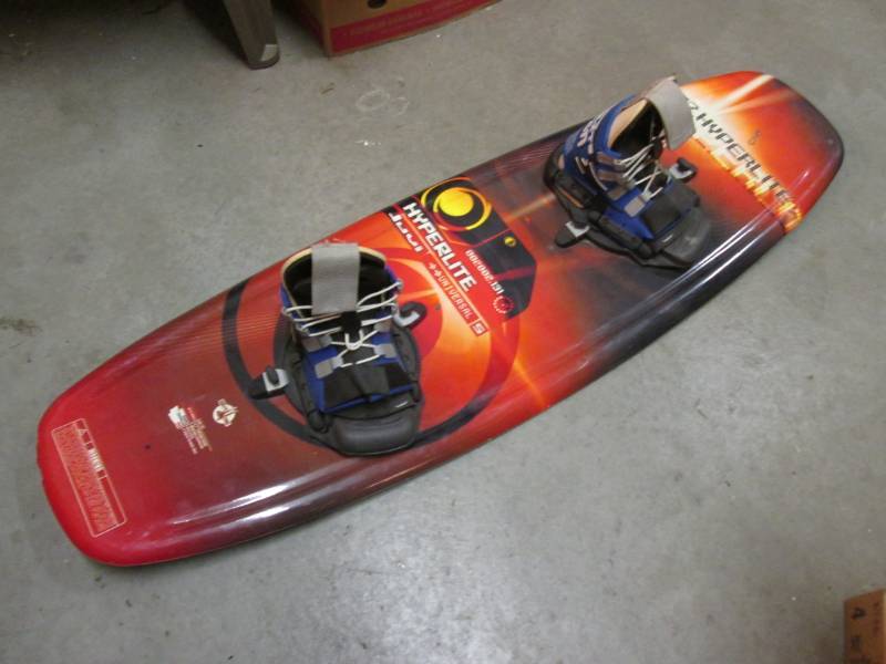 lot 51 image: Hyperlite Juvi 131 cm Honeycomb Wak...