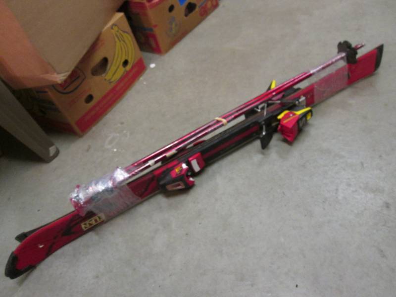 lot 54 image: Pair of Elan SCX PCJ Parabolic Yout...