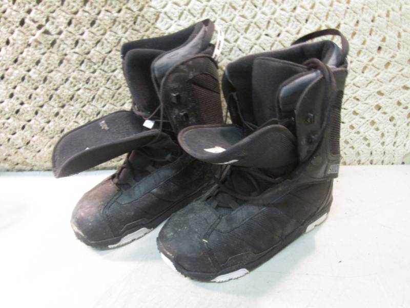 lot 59 image: Pair of Sims Size 11 Boots  RMDR...