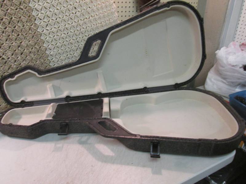 lot 60 image: Tric Hard Shell Acoustic Guitar Cas...