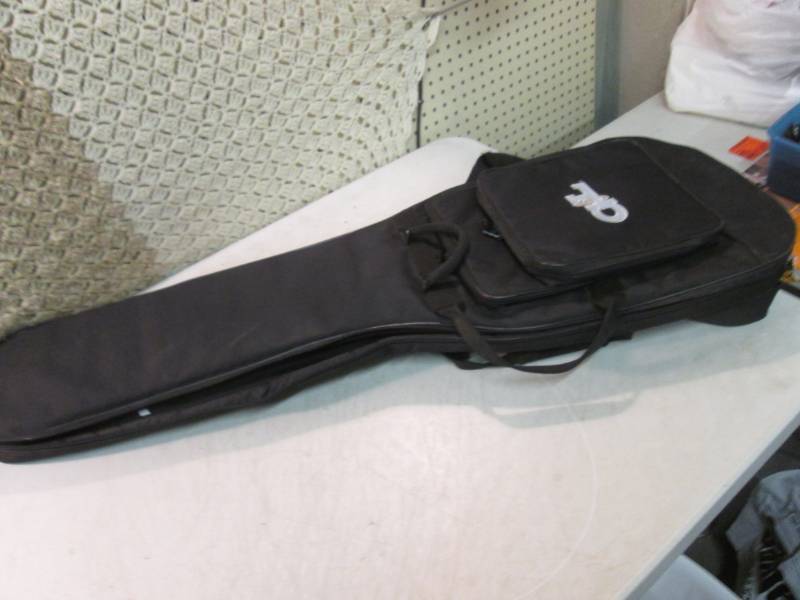 lot 63 image: G&L Electric Guitar Case  RMC...