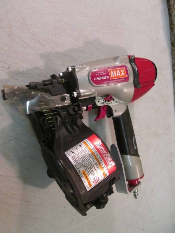 lot 68 image: Max Pneumatic Siding Coil Nailer Gu...