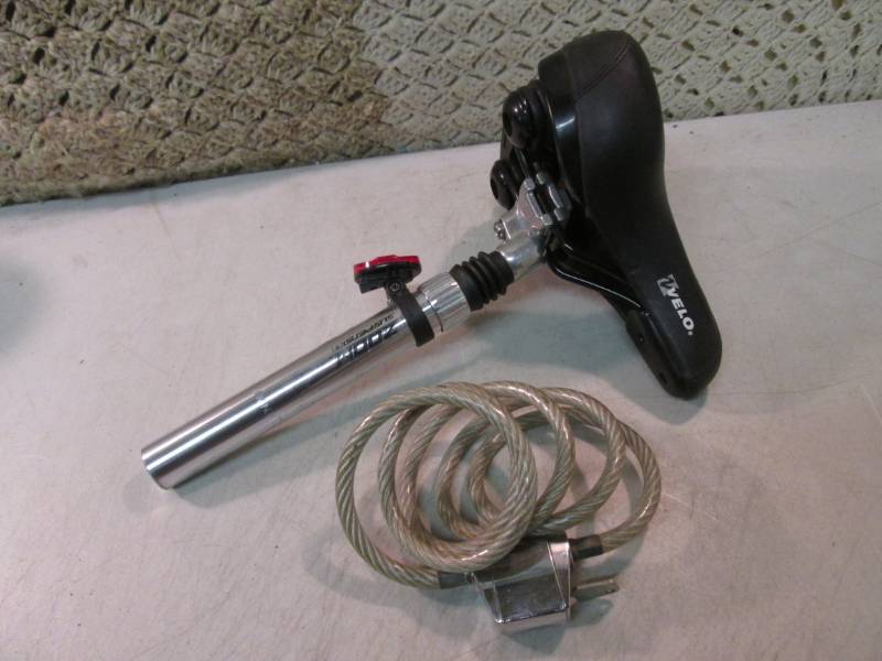 lot 75 image: Velo Bike Seat with Zoom Suspension...