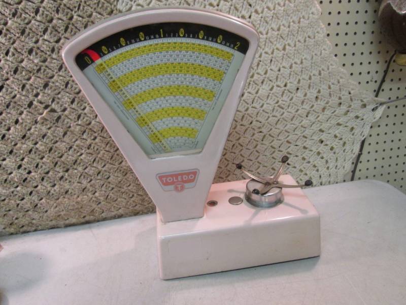 lot 79 image: Vintage 1961 Toledo Candy Scale  RM...