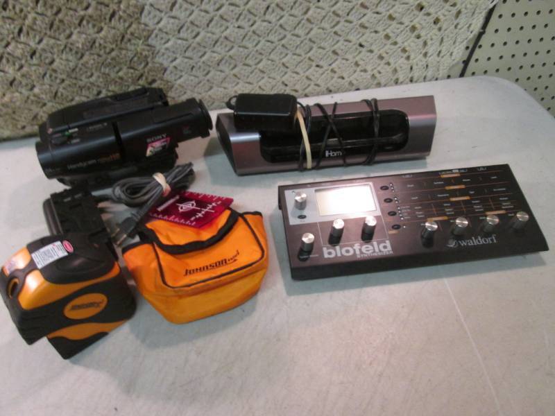 lot 88 image: Lot of Assorted Electronics Unknown...