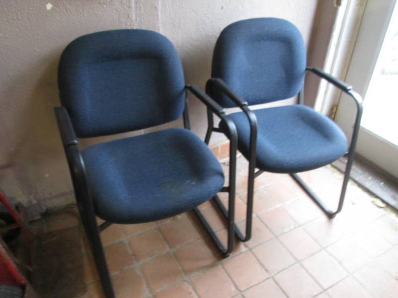 lot 91 image: Pair of Metal Framed Cushioned Wait...