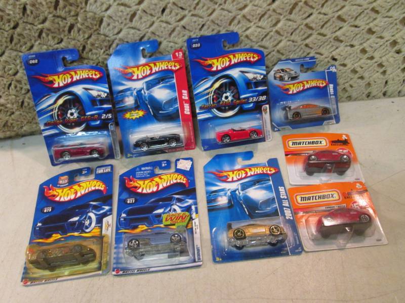 lot 120 image: Lot of Hot Wheels and Matchbox Cars...