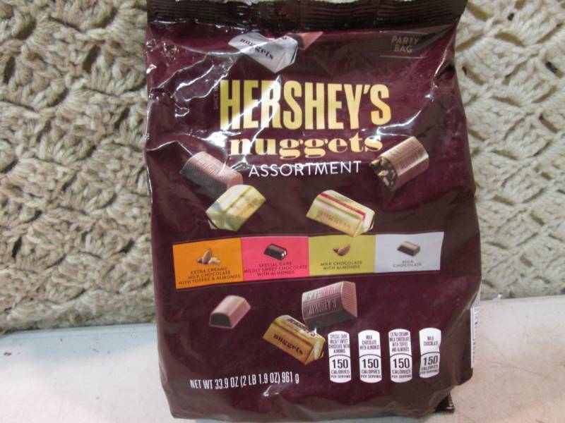 lot 127 image: Party Bag of Hersheys Nuggets Assor...